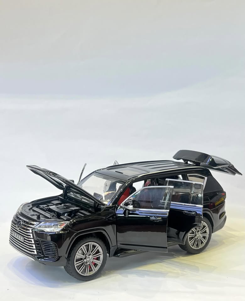 Lexus LX-600 Diecast Model 1/24 - Black/White