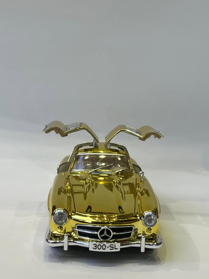 Mercedes Benz 300SL 1/24 - Golden