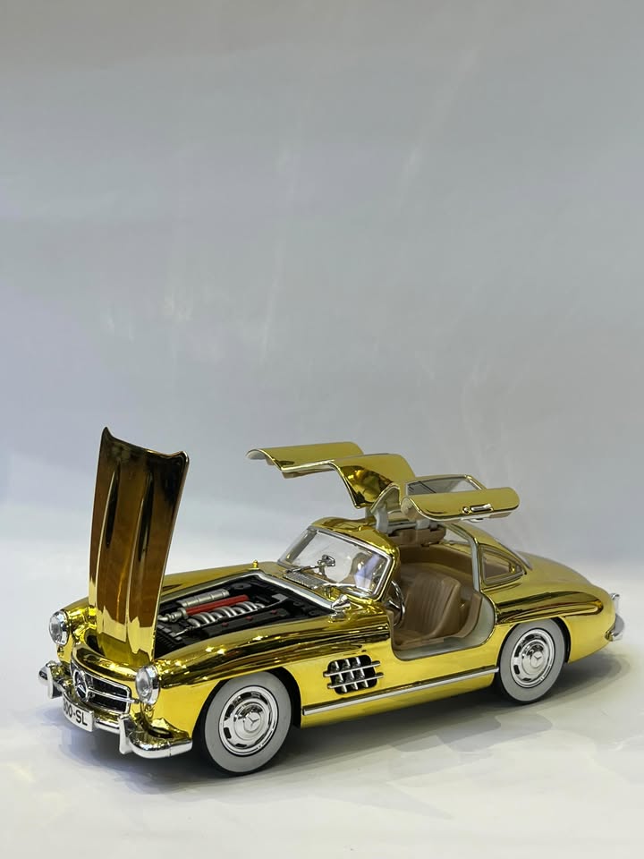 Mercedes Benz 300SL 1/24 - Golden