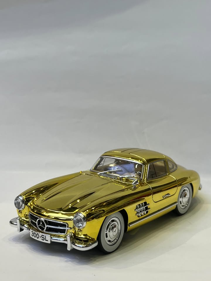 Mercedes Benz 300SL 1/24 - Golden