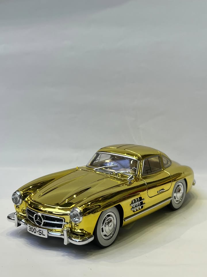 Mercedes Benz 300SL 1/24 - Golden