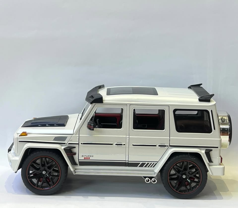 Mercedes Brabus G-800 1: 18 Big Size - white