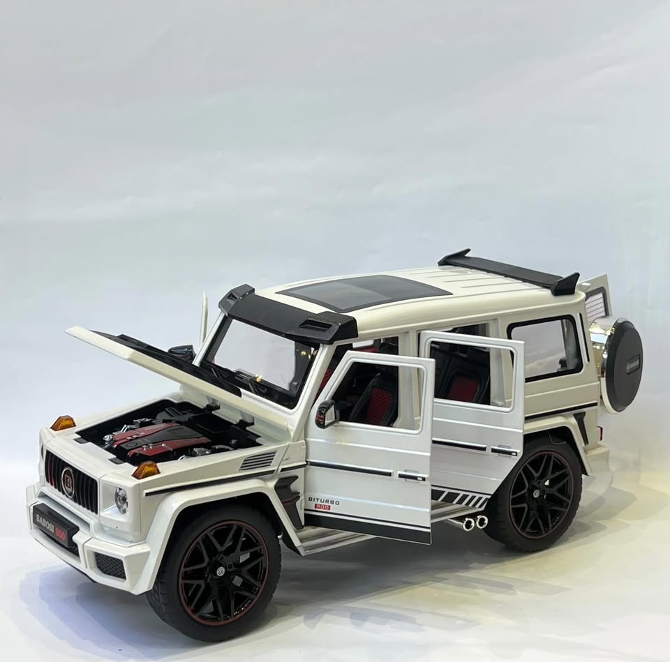 Mercedes Brabus G-800 1: 18 Big Size - white