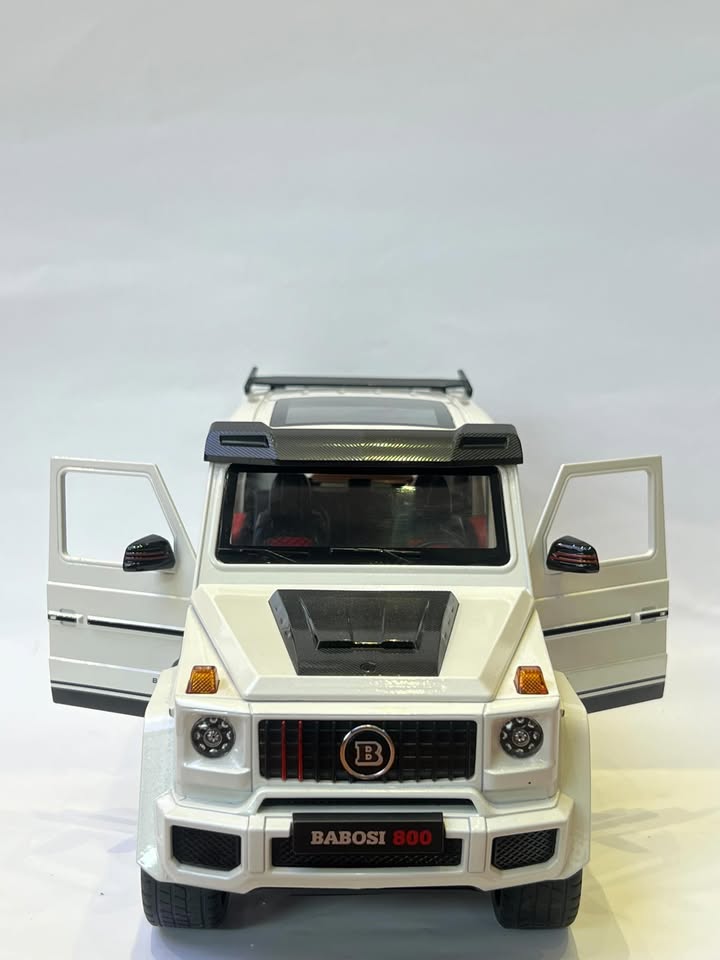 Mercedes Brabus G-800 1: 18 Big Size - white
