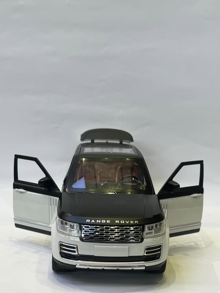 Range Rover 1:24 Scale - White/Black