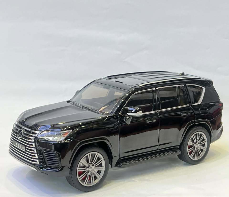 Lexus LX-600 Diecast Model 1/24 - Black/White