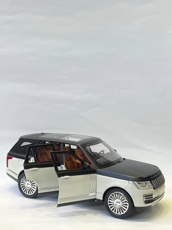 Range Rover 1:24 Scale - White/Black
