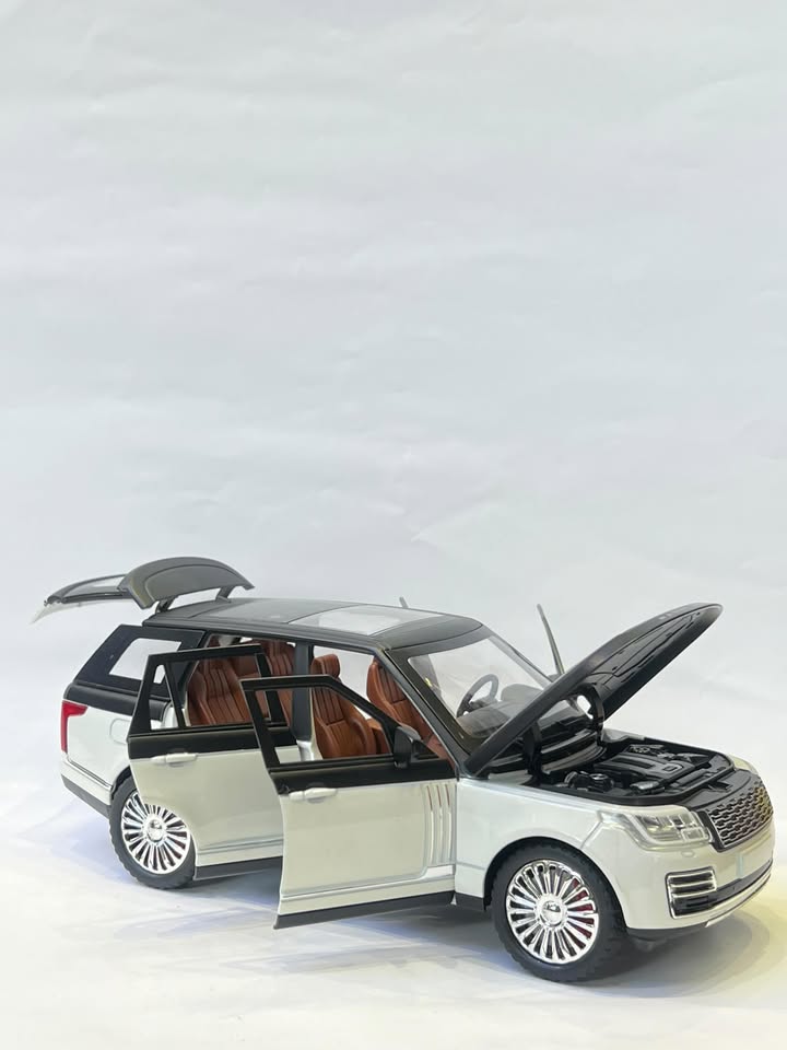 Range Rover 1:24 Scale - White/Black