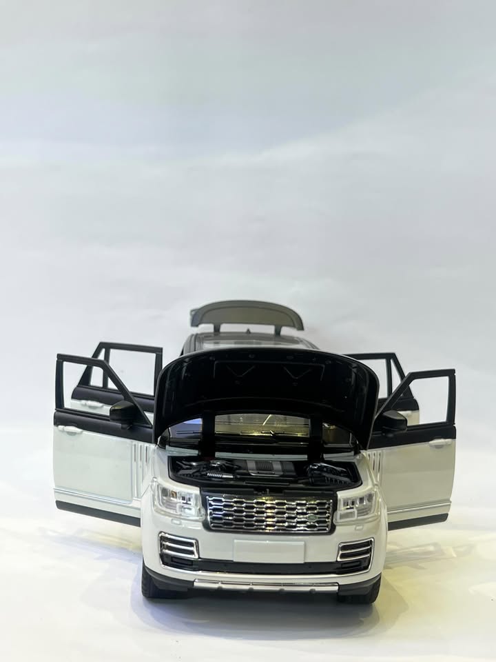 Range Rover 1:24 Scale - White/Black