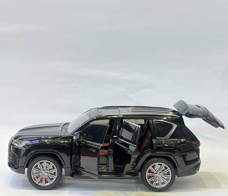 Lexus LX-600 Diecast Model 1/24 - Black/White