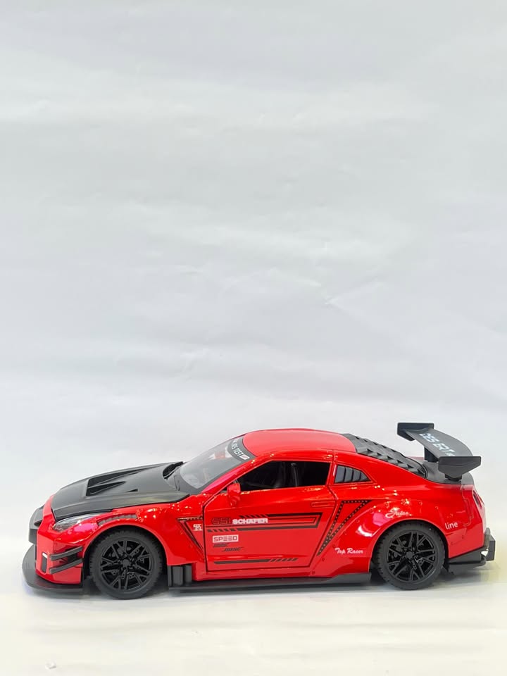 Nissan GTR 35 1/24 - Red