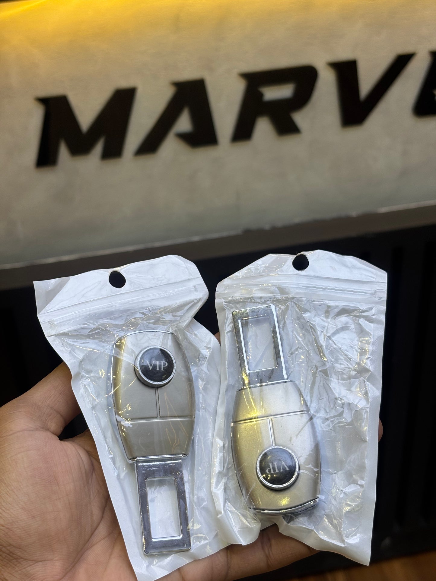 SEAT BELT CLIP CHROME,GOLDEN,VIP
